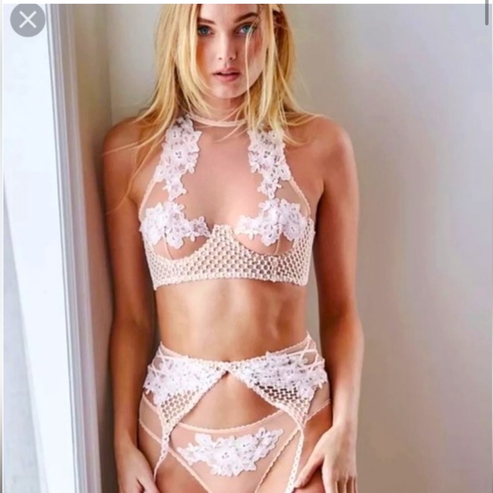 Victoria’s Secret dream angels lace embroidered high neck bra